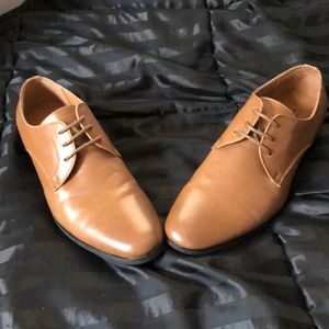 Men’s Perry Ellis light brown dress shoes